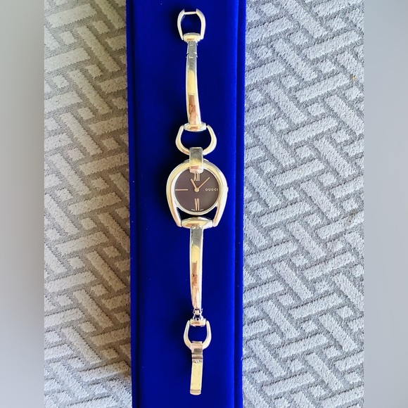 Ladies GUCCI distinctive design watch ❤️‍🔥🌹 - Picture 4 of 14